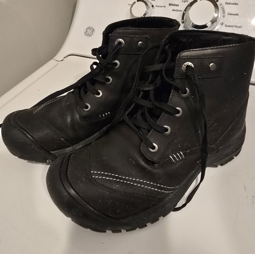Black Keen Hiking Boots